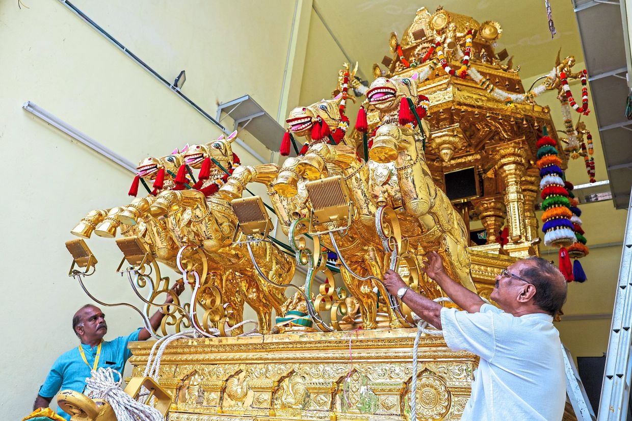 2. Volunteers make preparations ahead of Thaipusam at Sri Arulmigu Balathandayuthapani Temple in George Town, Penang. — Bernama