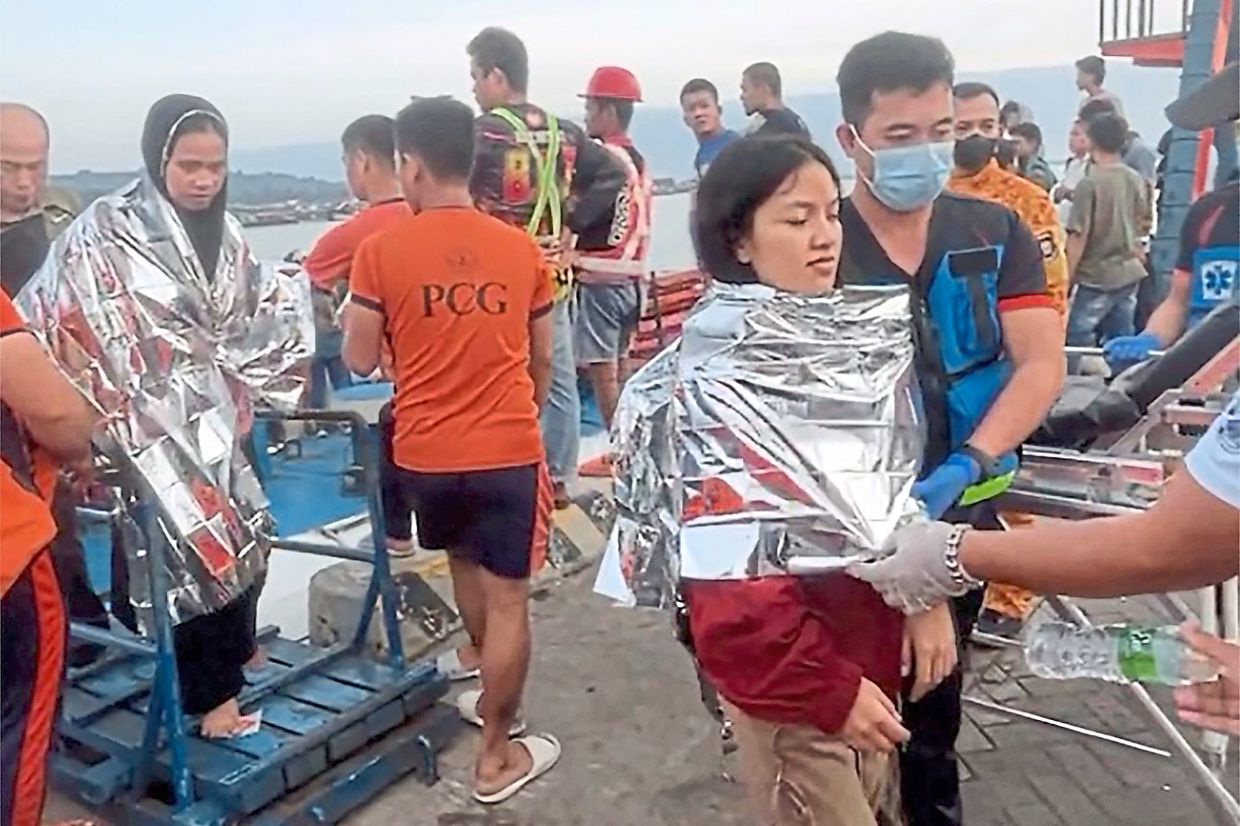 Ferry sinking kills at least 18