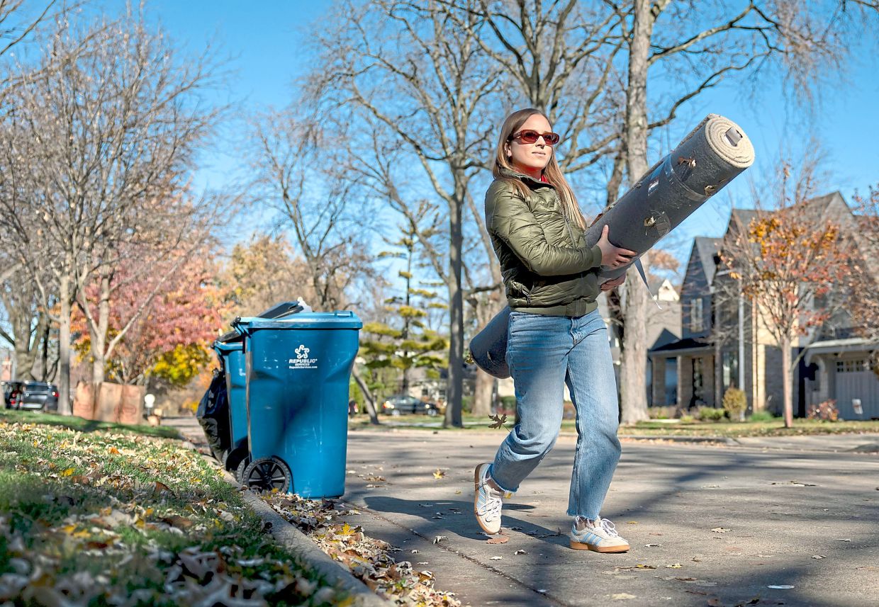 This US influencer shows you what her rich neighbours throw out