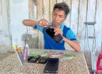 Repairing his future, one mobile phone at a time
