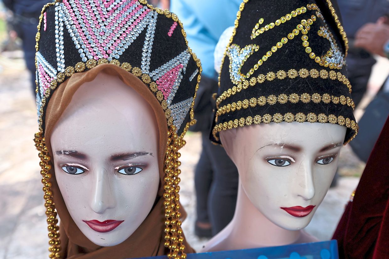 The ‘jabang’ crowning the ornate Ala Bimbang traditional dress.