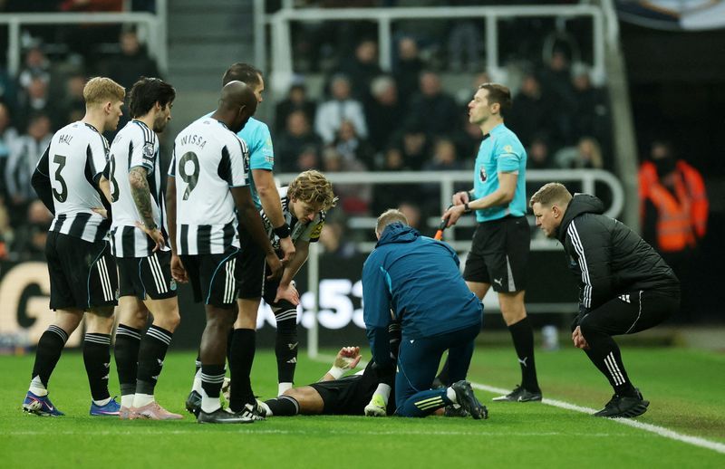 Soccer-Joelinton ruled out of Newcastle's clash with PSG