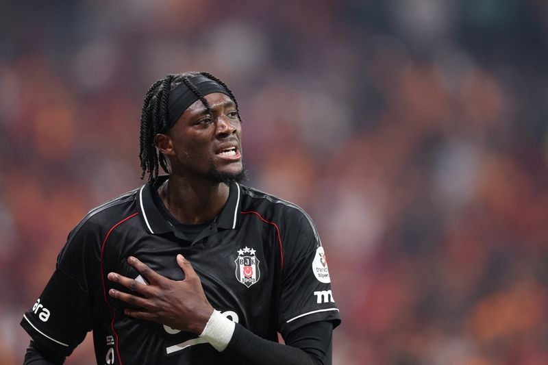 Soccer-Villa sign striker Abraham from Besiktas