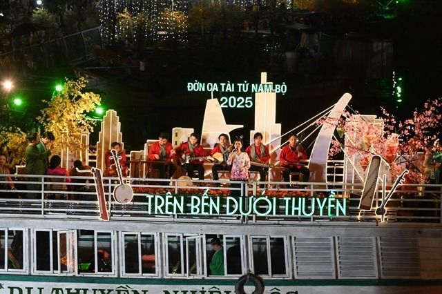 Floating flower fair to welcome Vietnam's Tet holiday