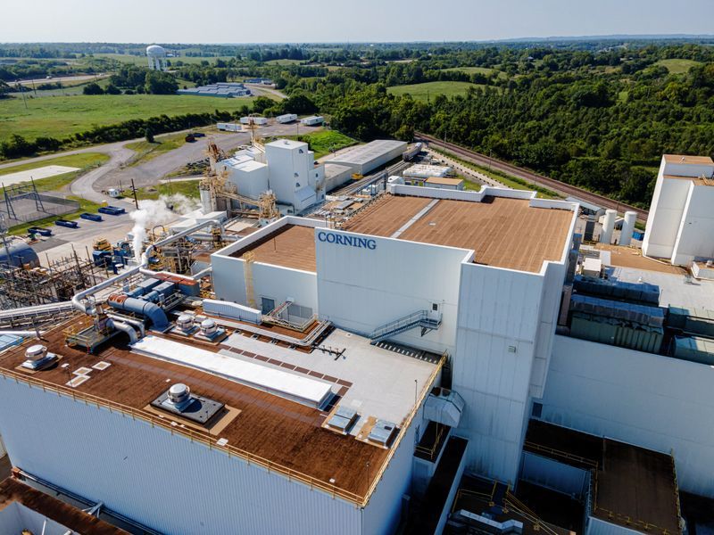 Corning forecasts first-quarter sales above estimates on strong optical fiber demand