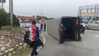 10 detainees hurt as police truck overturns in Rembau