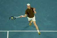 Tennis-Sinner extends Shelton stranglehold, books Djokovic showdown in semis