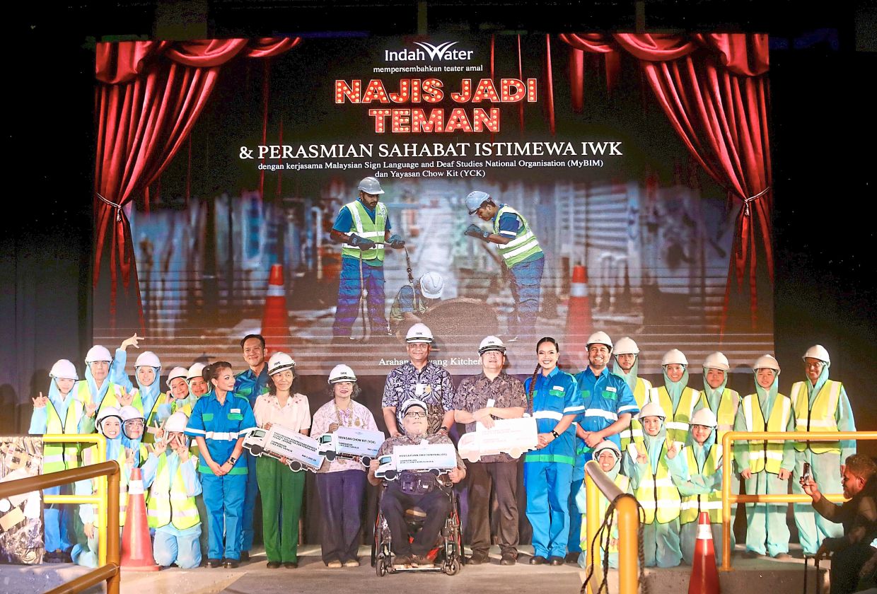 (Front row, standing from left) Cast members Atilia and Loh (partly hidden) with Ho, Pusenthi, Ahmad Daniel (in wheelchair), Narendran, Ong and cast members MimiFly, Phraveen during the cheque and wheelchair presentation at IWK Eco Park in Pantai Dalam. — Photos: LOW LAY PHON/The Star