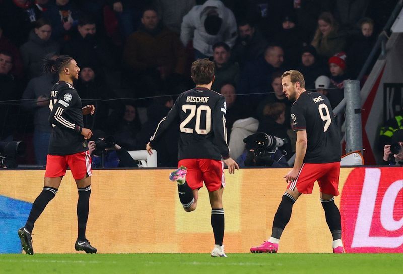 Soccer-Kane nets late winner as Bayern end PSV’s hopes with away win