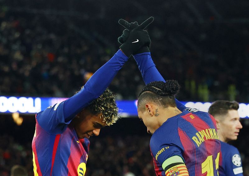 Soccer-Barcelona overcome slow start to beat Copenhagen 4-1 and seal last-16 spot