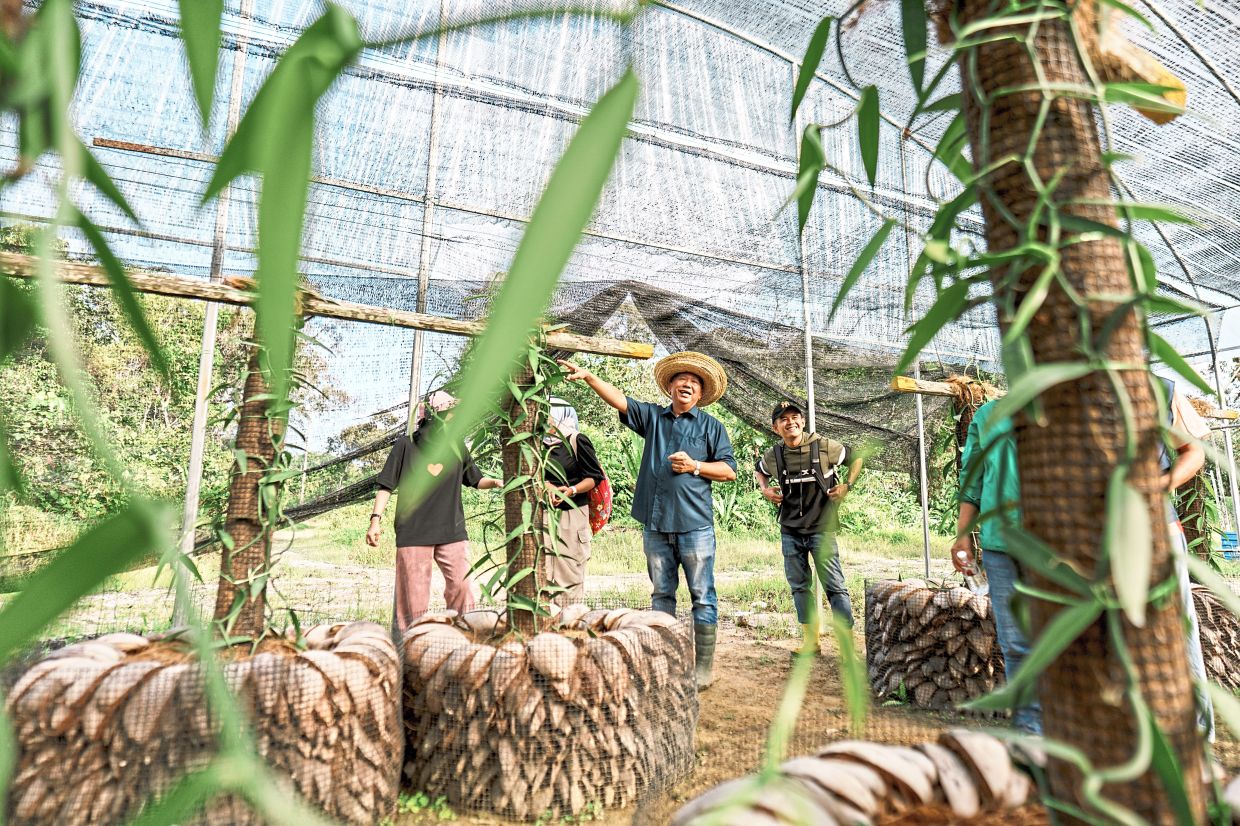 Wong (right) says he is grateful to Phua for the chance to rebuild his life. Photo: Yayasan Hasanah