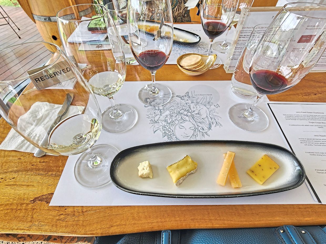 At Passel Estate, you can do a wine and cheese tasting that makes use of premium cheese from award-winning local producer Cambray Cheese.
