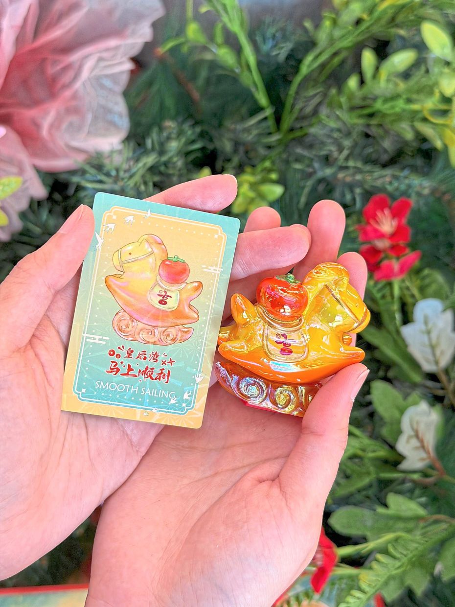 Queensbay Mall is offering an exclusive ‘Horse’ Blind Box series this Lunar New Year, adding a delightful touch of surprise and excitement to the celebrations.