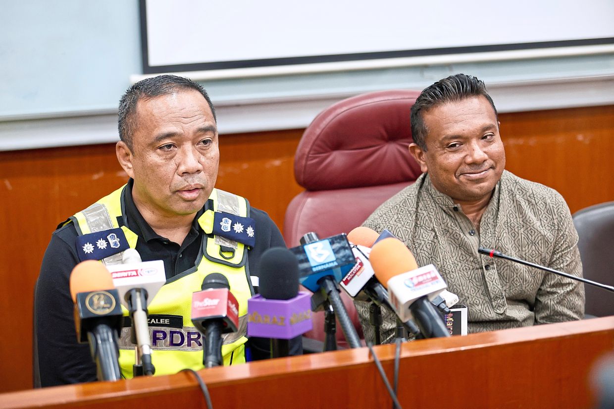 ACP Sazalee and Sivakumar speaking at a press conference on Thaipusam at Batu Caves.