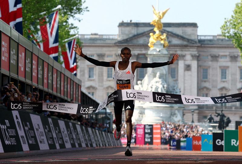 Athletics-Kenya's defending champion Sawe headlines London Marathon men's field