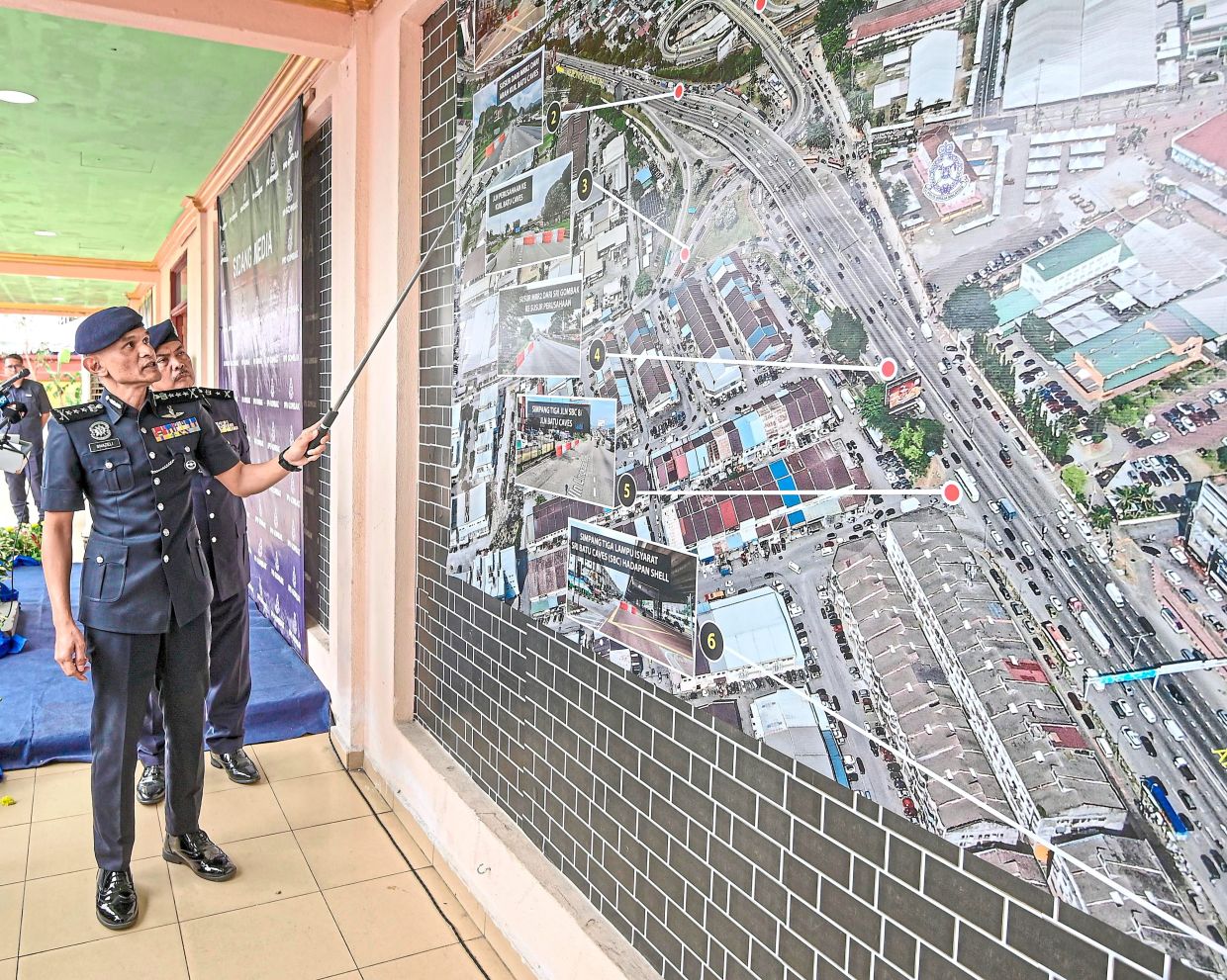 Detours may be needed: Comm Shazeli showing the map of the roads that will be closed during Thaipusam at Batu Caves in Kuala Lumpur. — Bernama