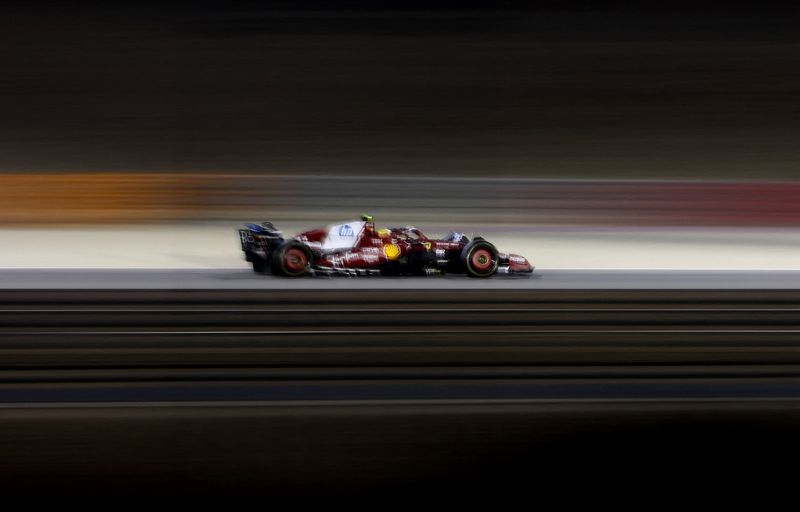 Motor racing-Hamilton encouraged by 'amazing' mileage in new Ferrari