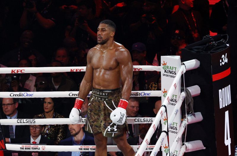 Boxing-Joshua pays tribute to friends killed in Nigeria crash