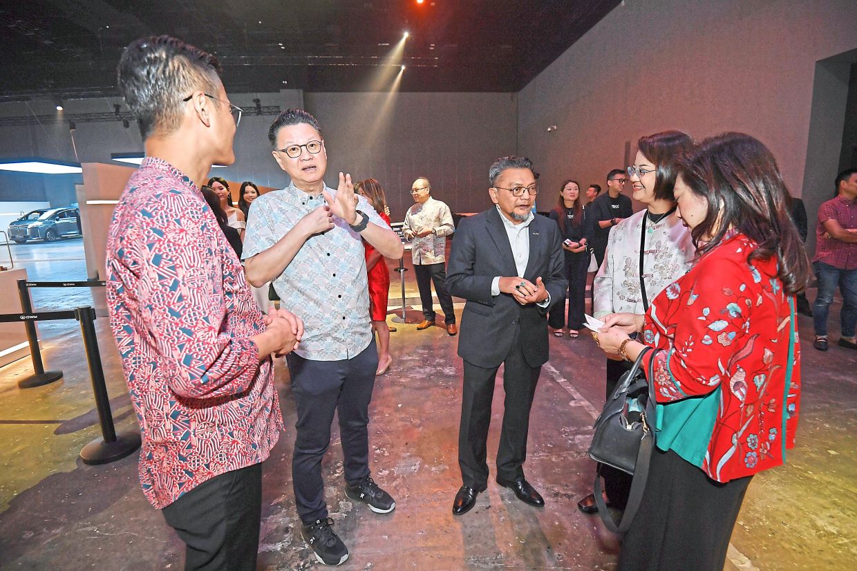 How with Tio, Roslan, Wang and Ting engaging in discussion after the networking session. — IZZRAFIQ ALIAS/The Star