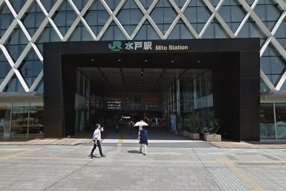 Man randomly attacks four passers-by near Japan station; suspect on the run