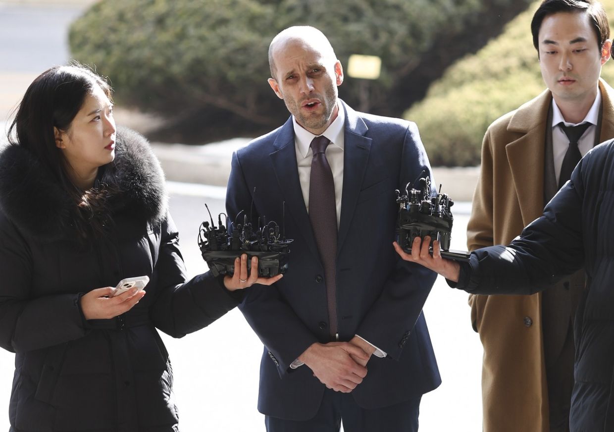 Seoul police question Coupang's interim chief for 12 hours over data breach probe