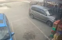 Woman loses RM10,000 after cash-filled bag stolen from car