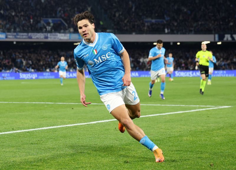 Soccer-Napoli edge Fiorentina as injuries problems mount