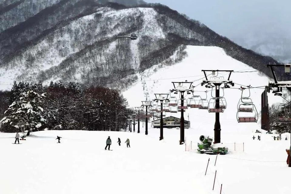 Foreign snowboarder in Japan in serious condition after hanging midair from chairlift