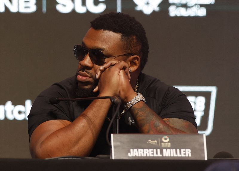 Boxing-Miller loses toupee in hair-raising fight but lands heavyweight win