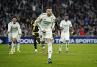 Soccer-Mbappe's late penalty edges Real Madrid past nine-man Rayo Vallecano