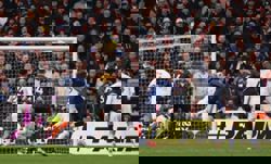 Soccer-Leaders Arsenal end slump with 4-0 romp at Leeds