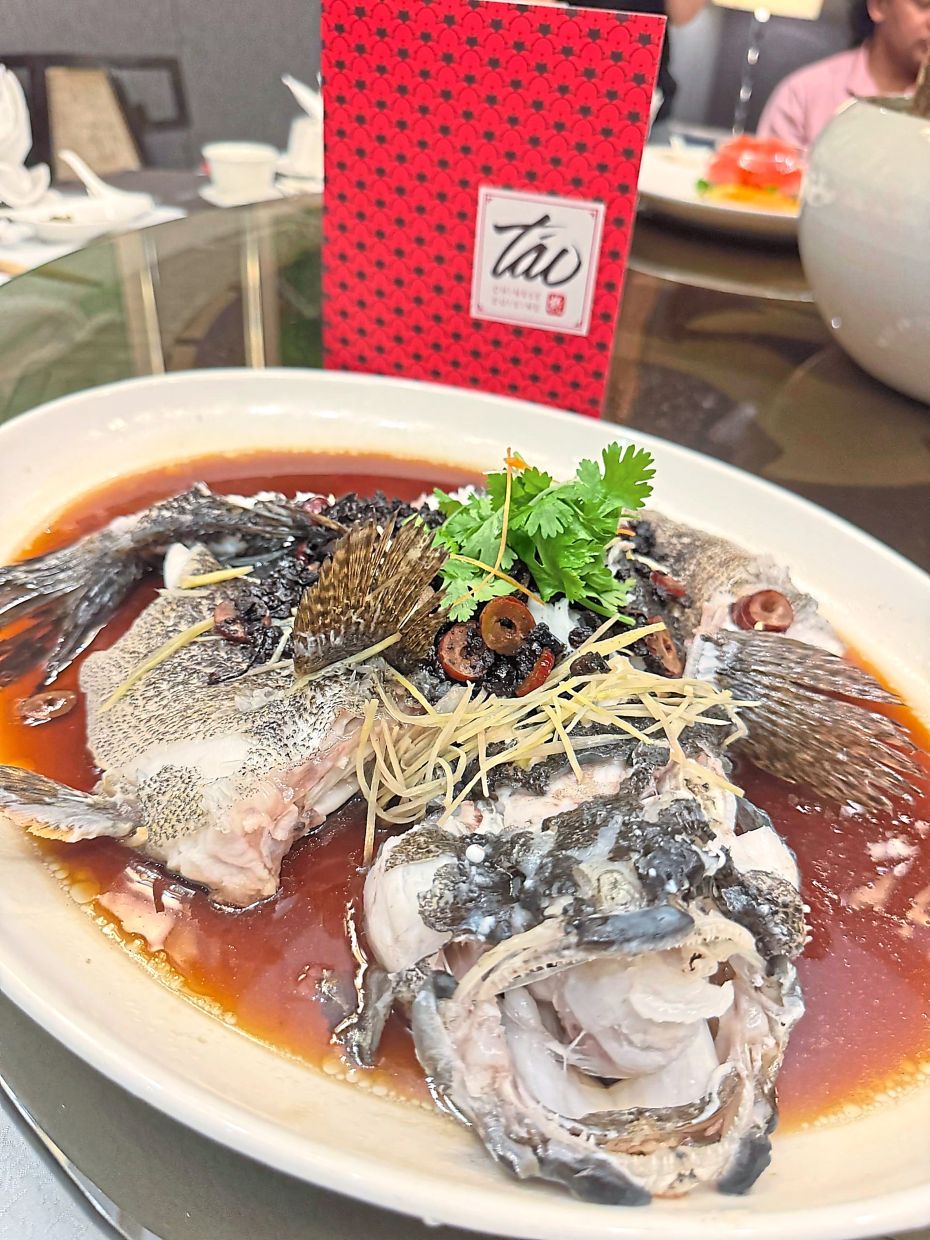 Steaming wild marble goby allows the freshness of the fish to shine.