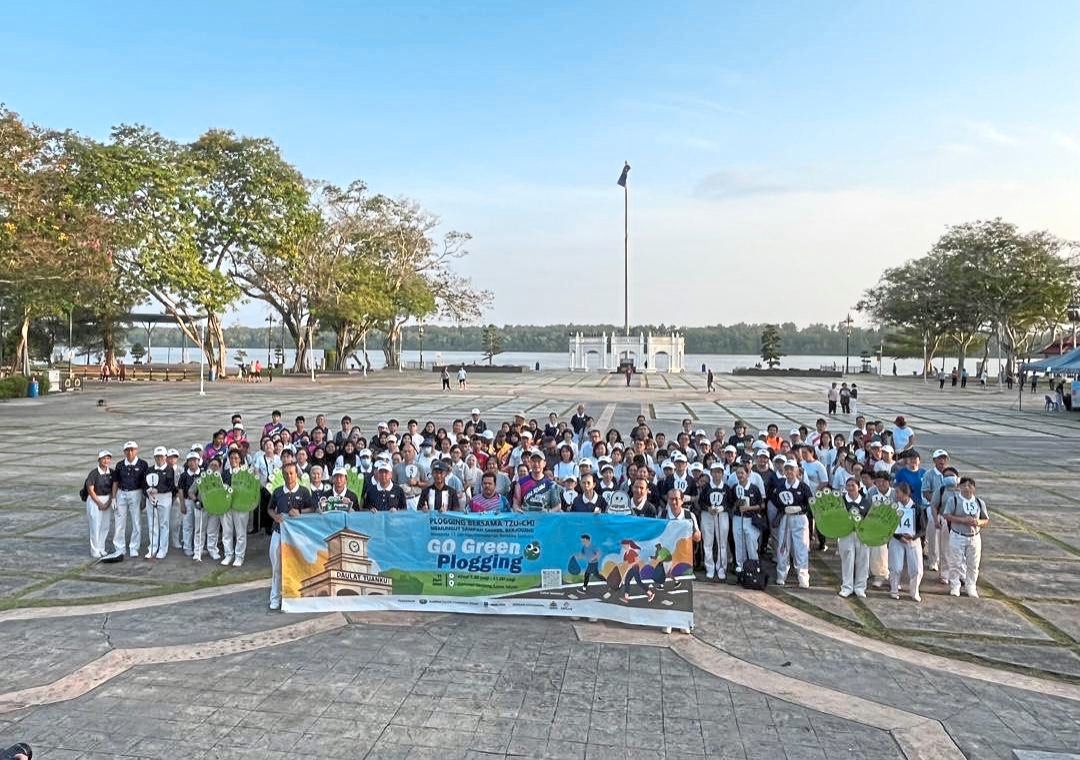 Ploggers all ready for the clean-up.