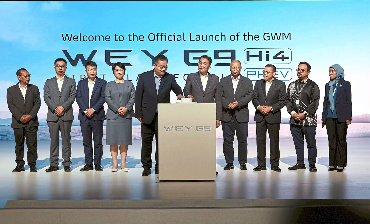 Songstress first to get keys to locally assembled luxury MPV