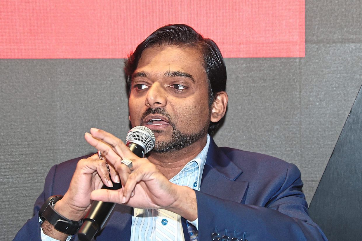 Mohd Bashir says the digital clinics conducted in Penang stress hands-on learning and are taught using simple language, repetition, and real-life scenarios. — AZMAN GHANI/The Star