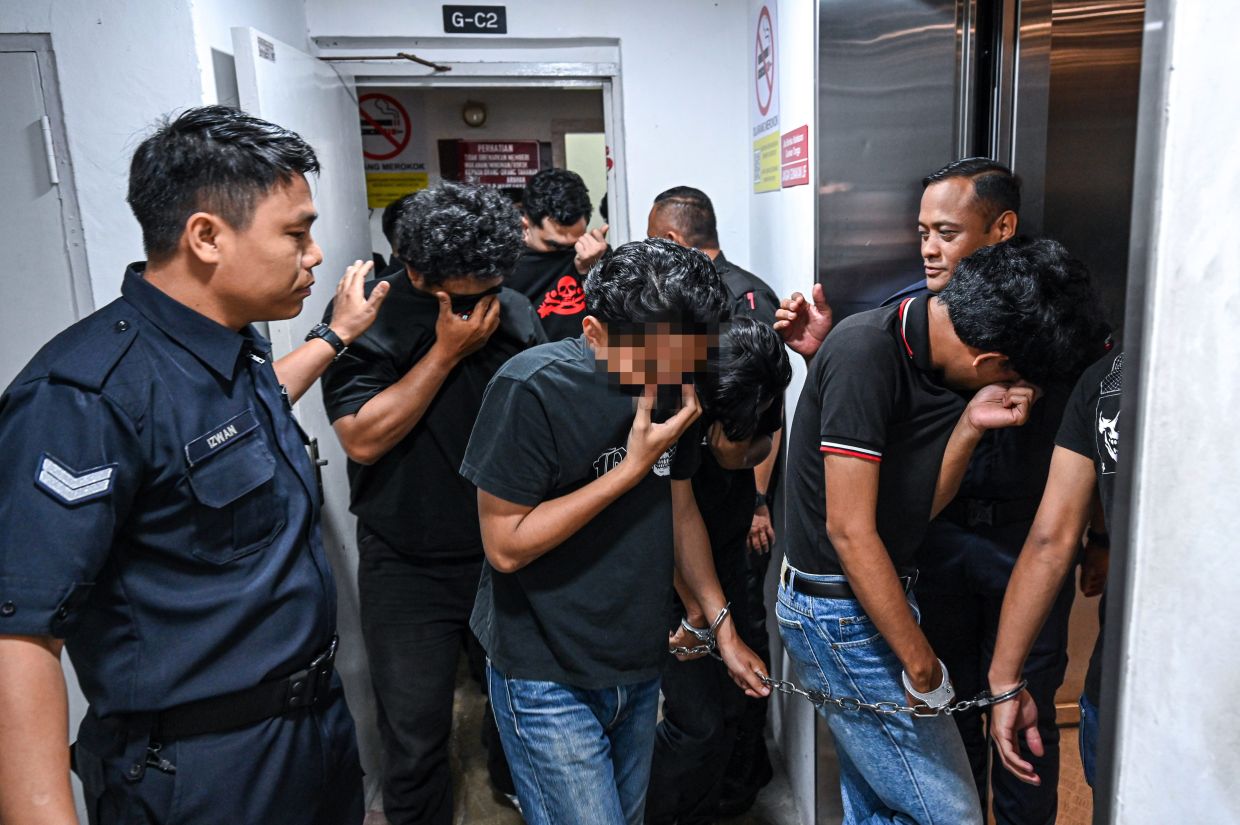 33 Selangor fans remanded over drawbridge commotion probe
