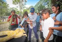 Johor Zoo visitors surprised by PM on family outing