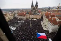 Czechs rally to support president in his growing rift with government