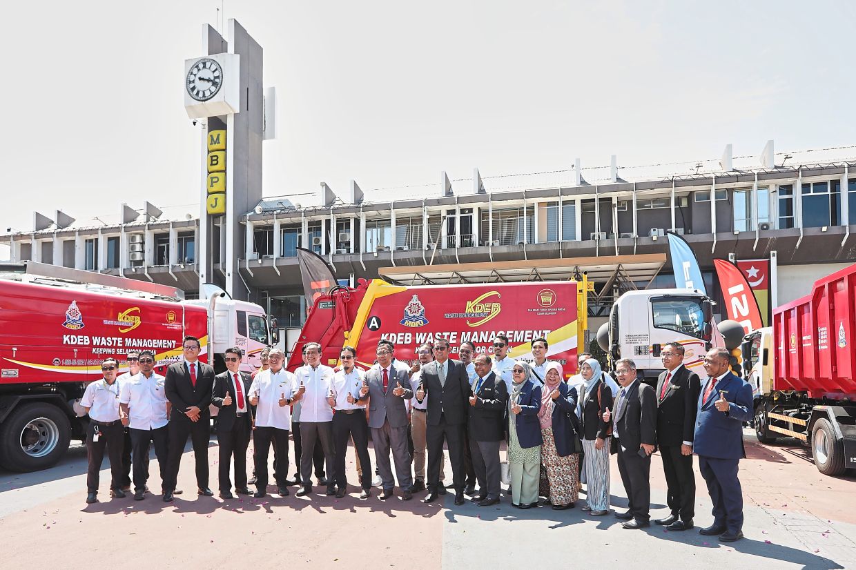 Petaling Jaya mayor Datuk Mohamad Zahri Samingon (centre, in red tie) during a handover ceremony for new KDEBWM lorries in November last year.