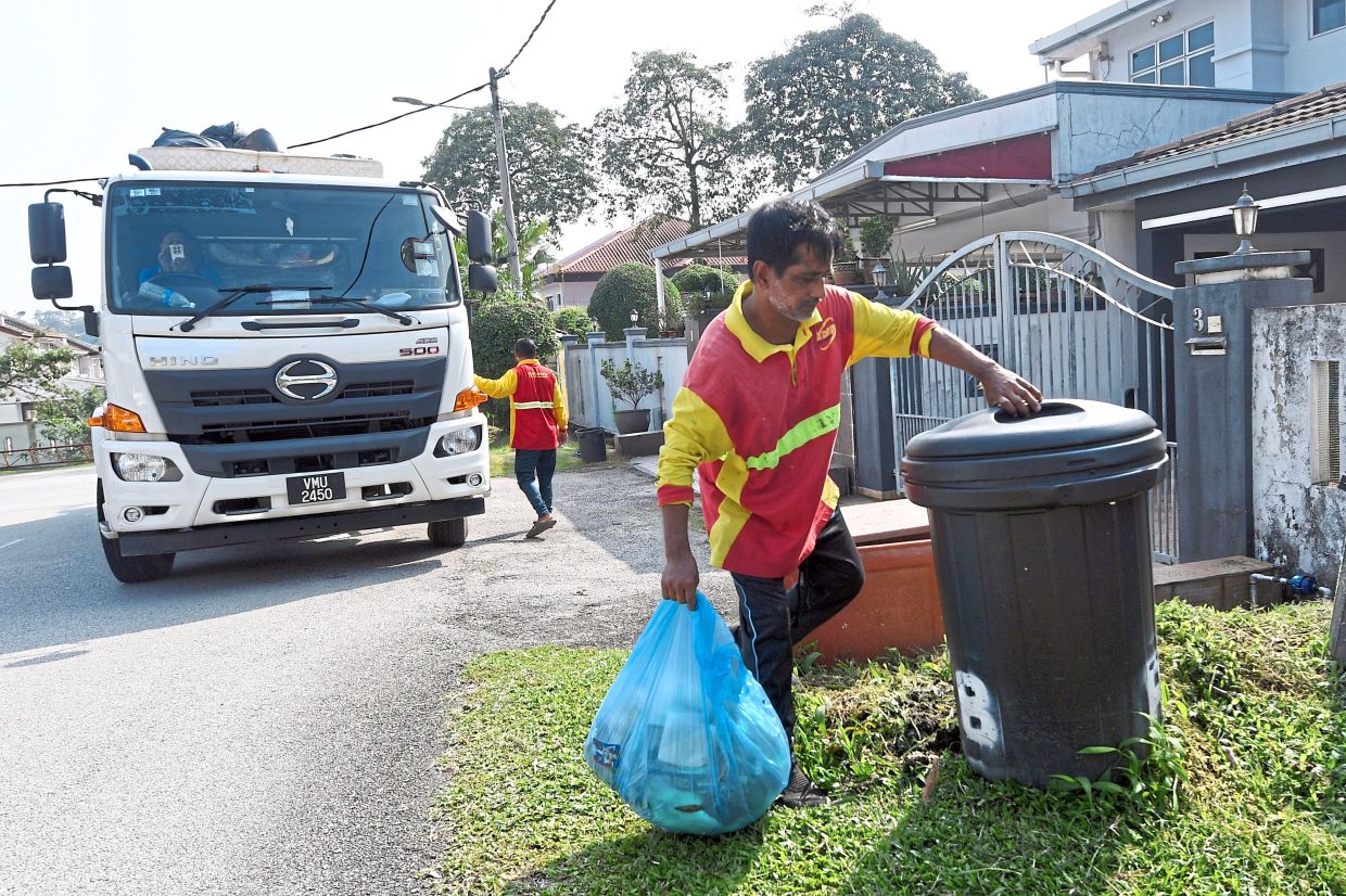 S&rsquo;gor folk cry foul over irregular rubbish removal