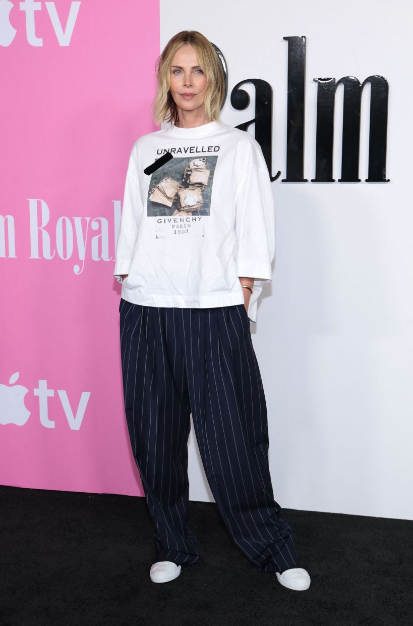 Charlize Theron looks very much at ease in her incredibly casual outfit for a red carpet event. Photo: AFP