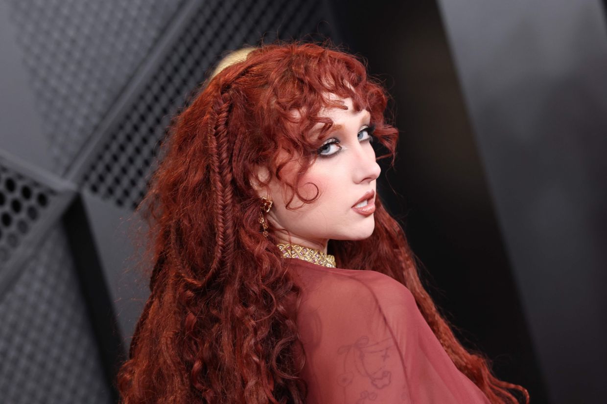 Day after Grammys, people still talking about Chappell Roan’s red carpet dress