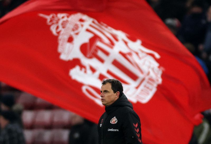 Soccer-Sunderland make home a fortress as possible place in Europe beckons