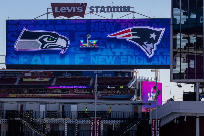 NFL-NFLPA monitoring electromagnetic field situation at Super Bowl stadium due to player concerns