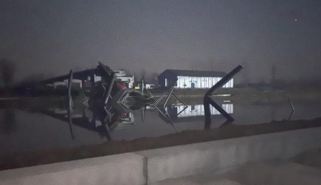 China bridge collapse: recovery of missing workers brings fatalities to 5