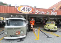 Fast-food chain brings back drive-in service at PJ outlet