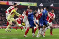 Soccer-Arsenal beat Chelsea 1-0 to reach League Cup final