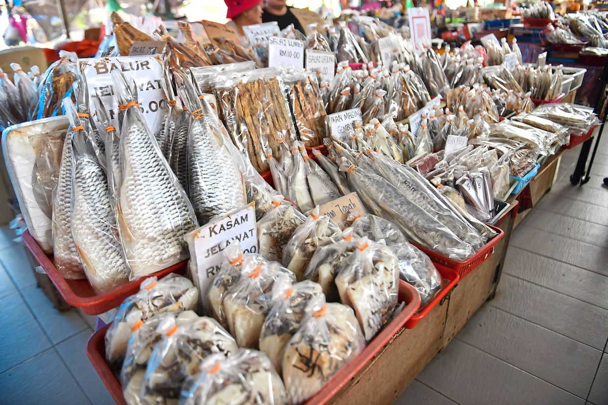 Offerings at Pekan Lachau include dried.