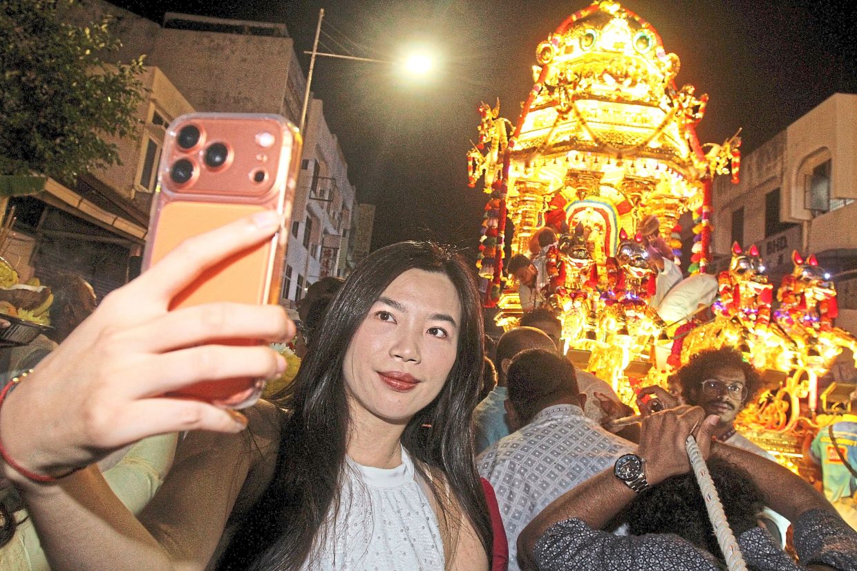 Zhang taking a selfie with the chariot.