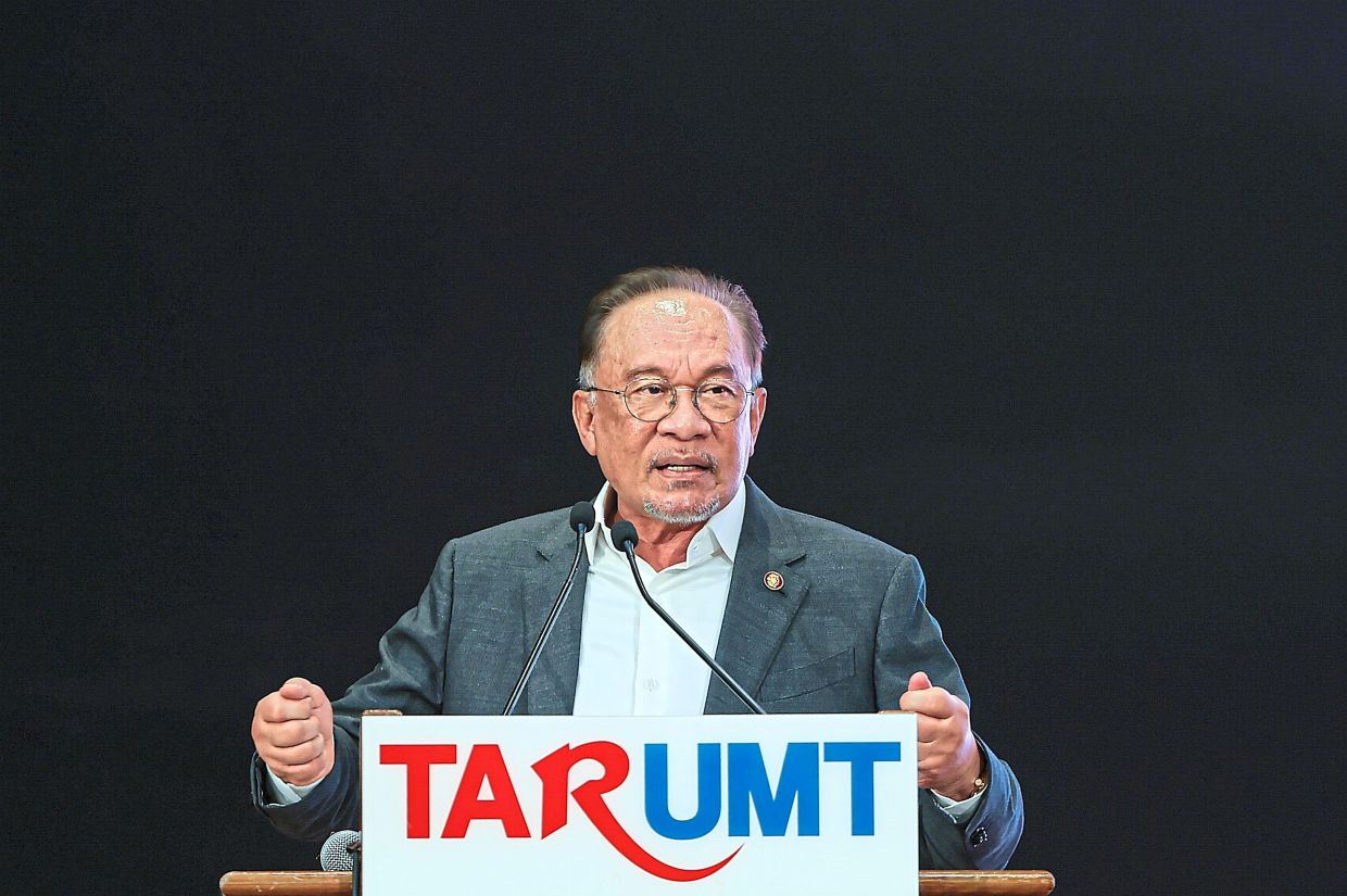 Anwar: No land ceded to Indonesia